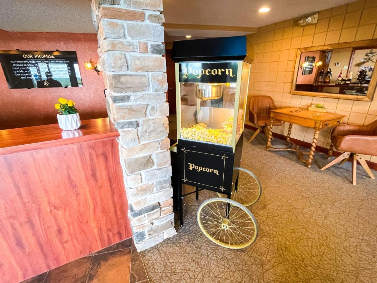 Pinemark Inn Suites Events Saint Clair Exterior foto